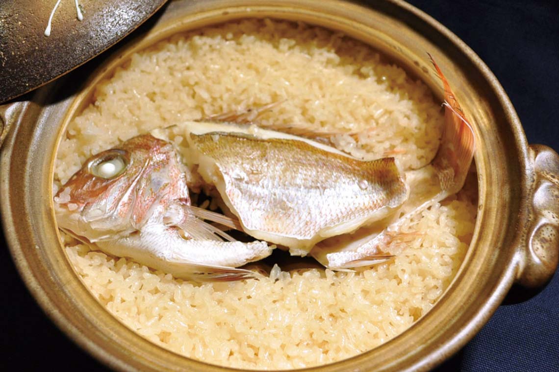 鯛の土鍋飯 赤出汁付