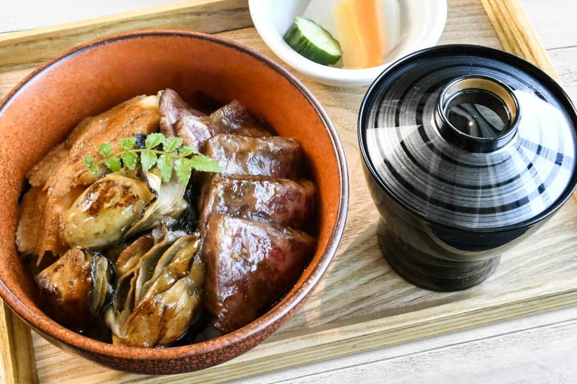 広島味覚丼(漬物・汁物付)
